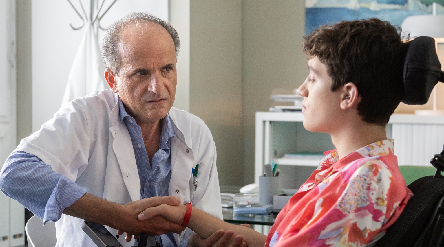 Présent depuis la première saison, Lionel Abelanski renoue avec son rôle de docteur Catalan. Photo Jean-Claude Lother/VEMA/TF1