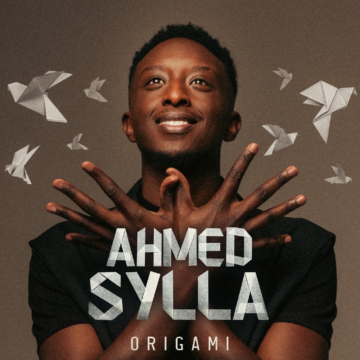 Ahmed Sylla dans son nouveau spectacle Origami.