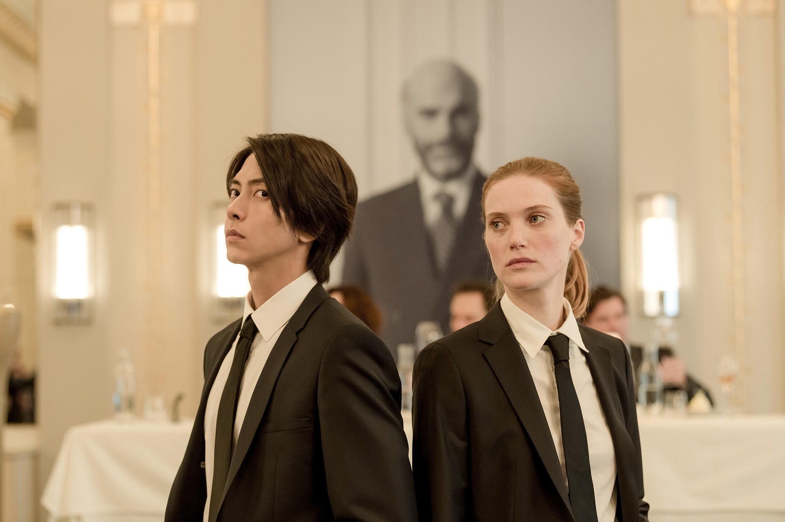 Tomohisa Yamashita (Tomine Issei) et Fleur Geffrier (Camille Léger) vont s'affronter dans un duel d'oenologie. Photo Jean-Philippe Balter/Dynamic/ FTV