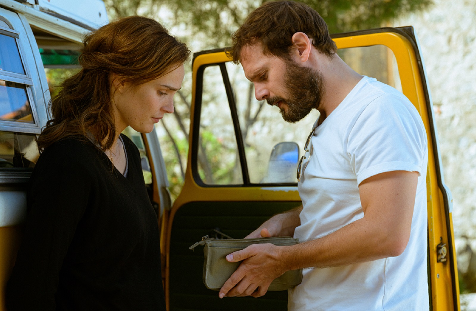 Camille Lou et Hugo Becker réunis pour un périple improbable à travers les Pyrénées. (c) Francois Lefebvre-En voiture Simone /TF1