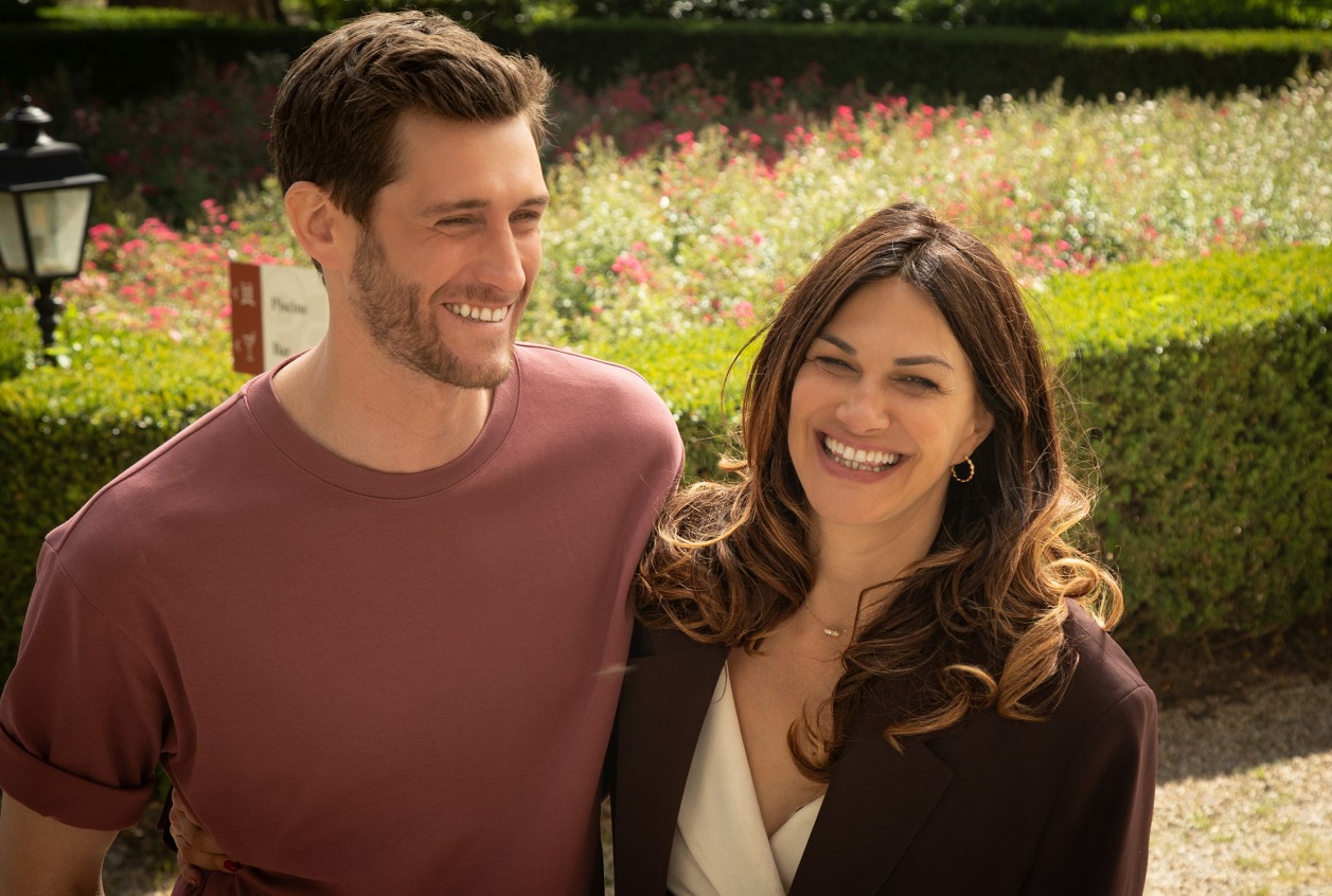Jean-Baptiste Maunier (ici avec Helena Noguerra) figure au casting de la série quotidienne de M6. (c) Elodie Legay/M6 Jean-Baptiste Maunier (ici avec Helena Noguerra) figure au casting de la série quotidienne de M6. (c) Elodie Legay/M6