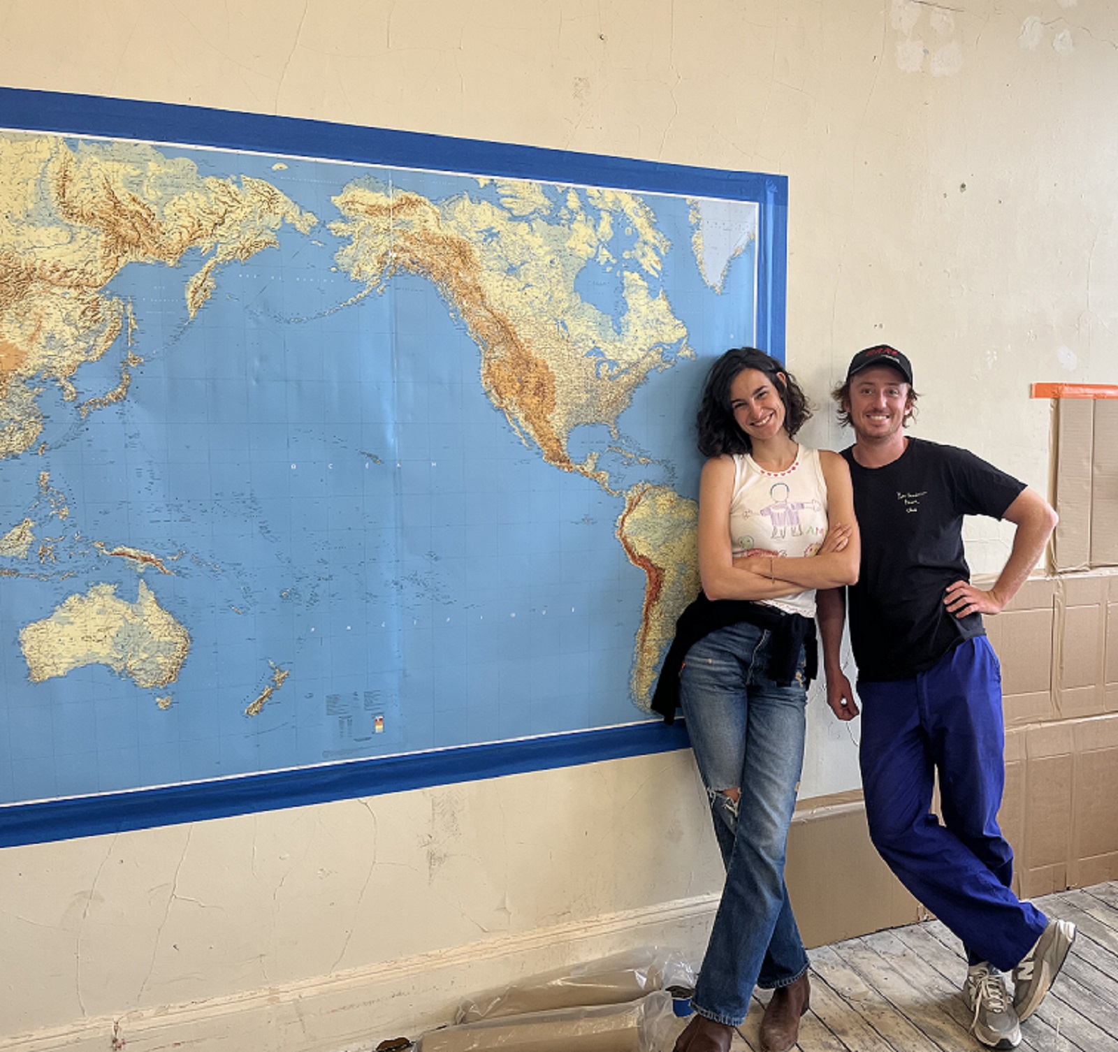 Nine d'Urso et Joaquim Fossi ont commencé l'installation de leur exposition à la gare Saint-Sauveur. Nine d'Urso et Joaquim Fossi ont commencé l'installation de leur exposition à la gare Saint-Sauveur.