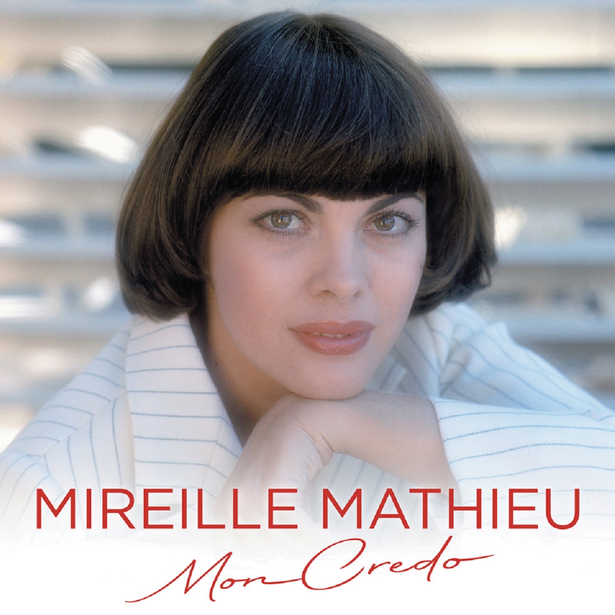 Mireille Mathieu fête ses 60 ans de carrière avec une nouvelle tournée et la sortie d'un triple CD best of.