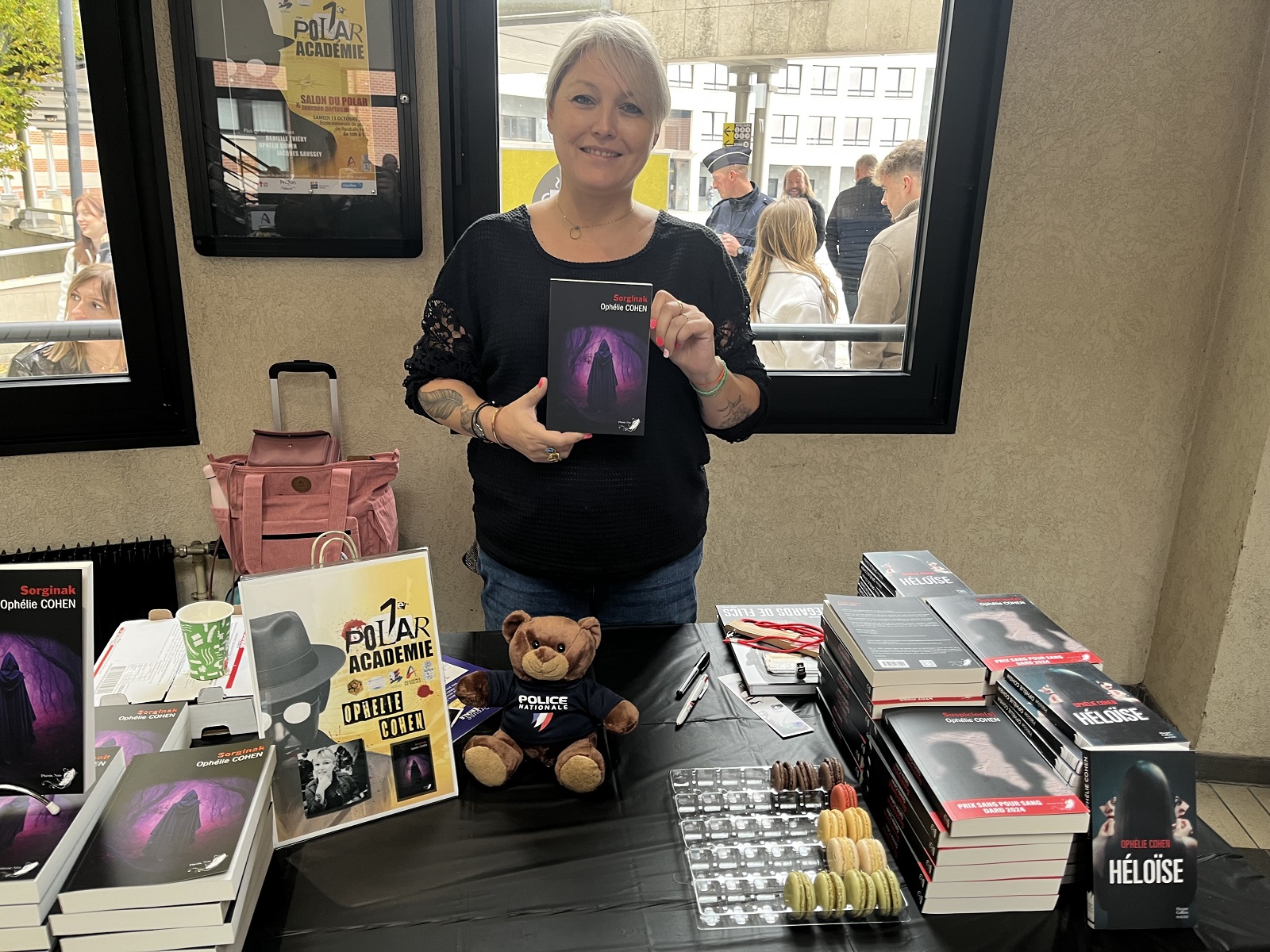 Ophélie Cohen était ravie de revenir à l'école nationale de police de Roubaix pour dédicacer ses livres. Ophélie Cohen était ravie de revenir à l'école nationale de police de Roubaix pour dédicacer ses livres.