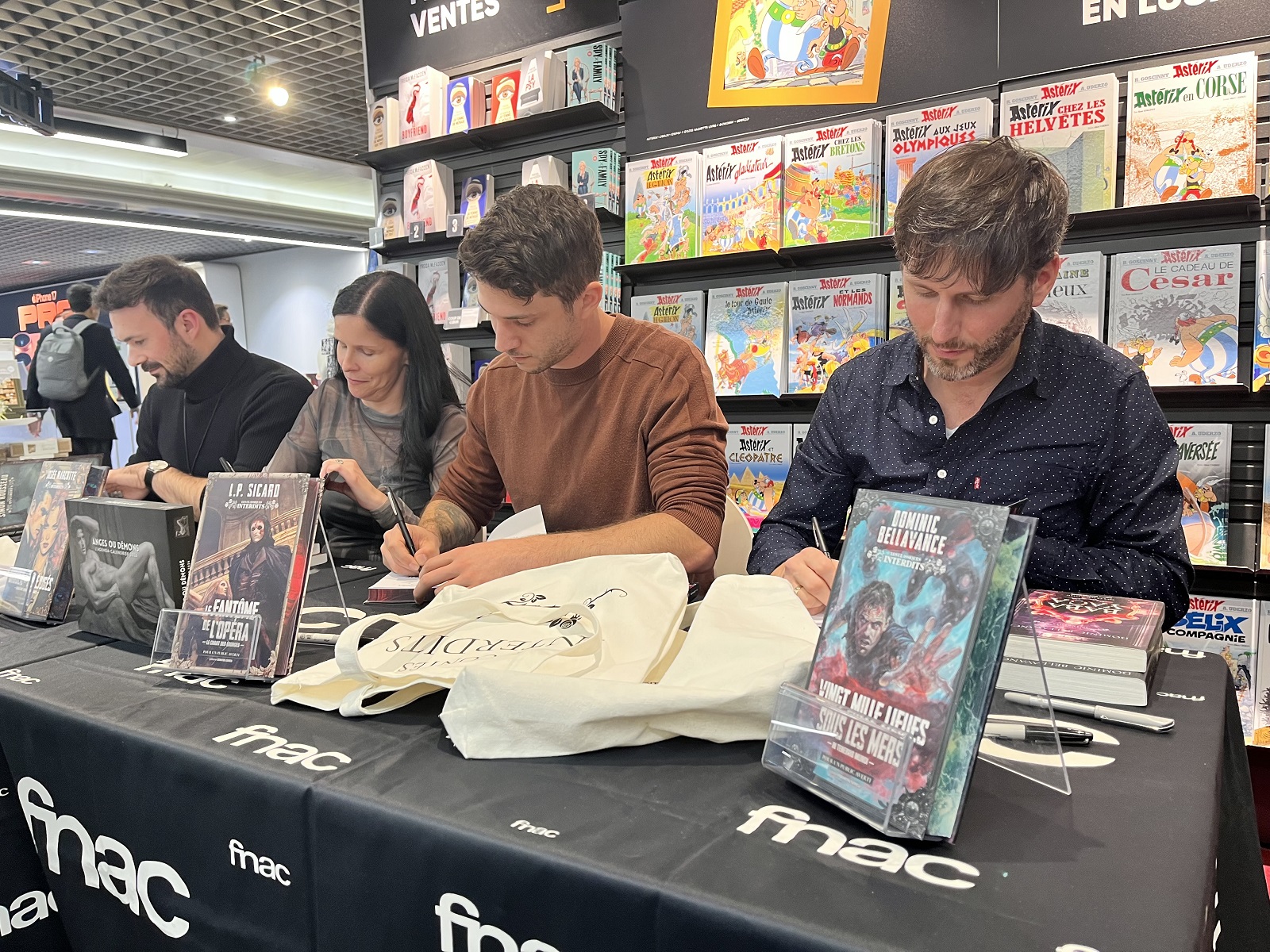 Quatre auteurs des classiques interdits étaient ce mercredi en dédicaces à la Fnac de Lille. Quatre auteurs des classiques interdits étaient ce mercredi en dédicaces à la Fnac de Lille.
