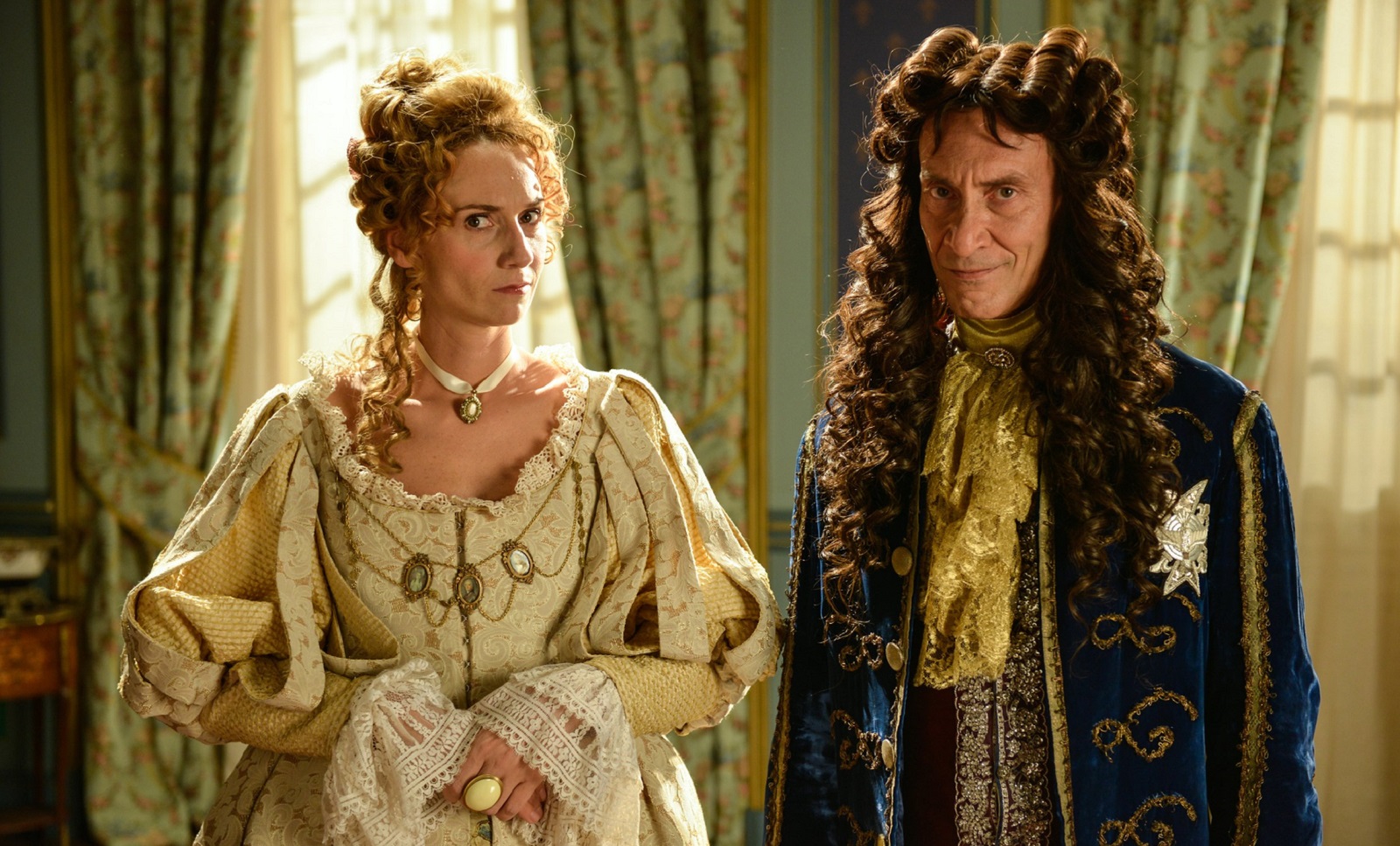 Anne-Sophie Girard et François Levantal, un couple de noble en quête de réhabilitation à la cour de Louis XIV. (c) Sven Etcheverry/M6