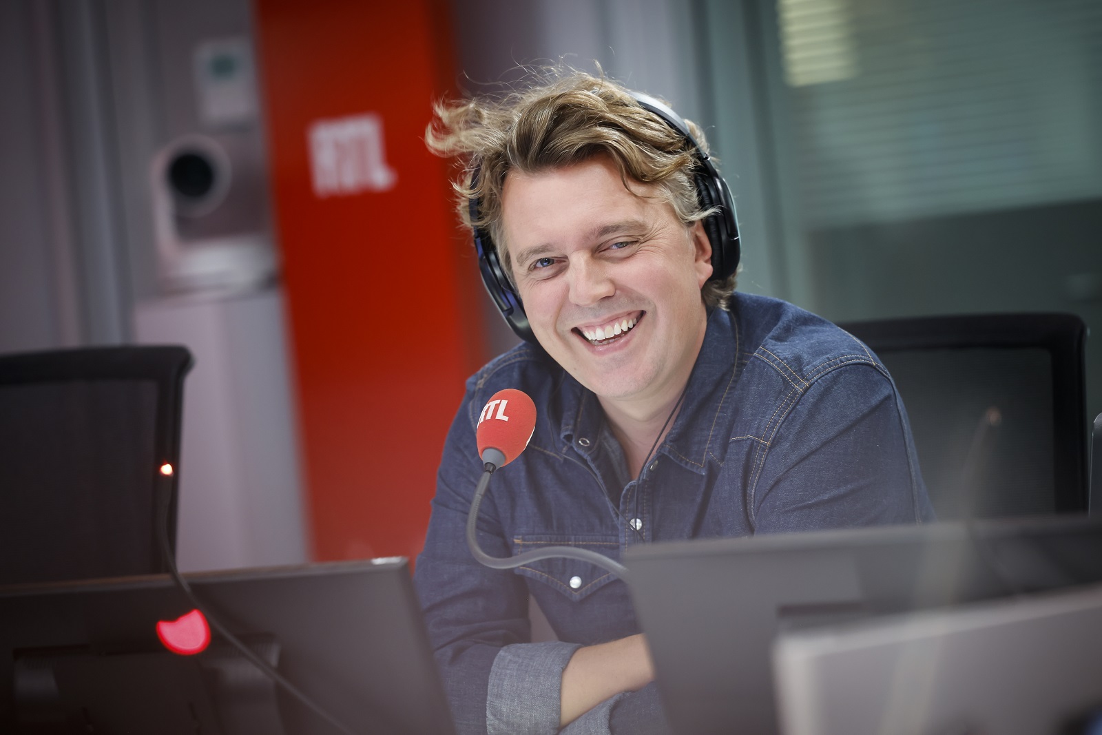 Animateur radio sur RTL mais aussi comédien, Alex Vizorek a décidé de se lancer dans le stand-up. Thomas PADILLA/Agence1827/RTL
