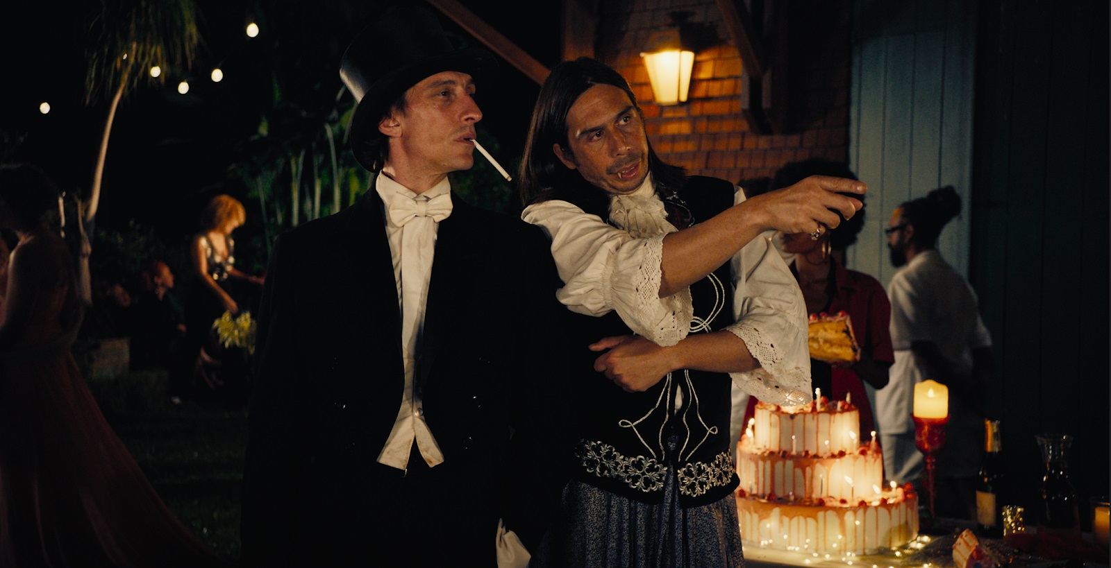 Estéban (à droite) tient le rôle principal de Vade Retro en salle ce 31 décembre. (c) Paname distribution.