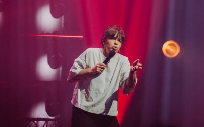 Amandine Lourdel renverse le public lillois avec son humour grinçant