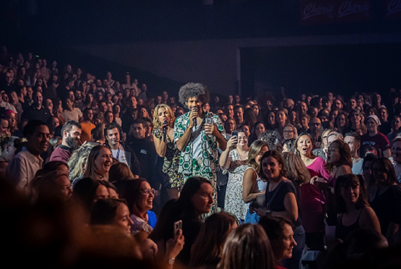 Gwendal Marimoutou se charge avec Séverine Ferrer de faire monter la température dans la salle. (c) Tommy Photographies