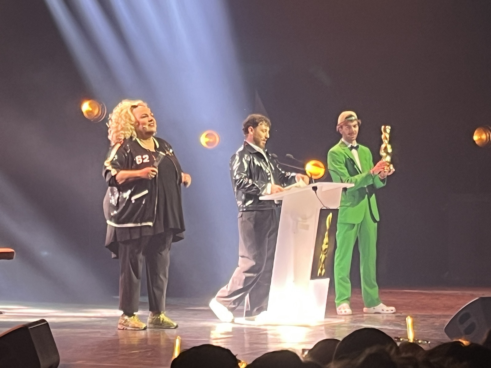 Marianne James, Alex Ramires et Eliott Doyle étaient lundi soir au Nouveau Siècle pour la cérémonie des Auguste de l'humour.