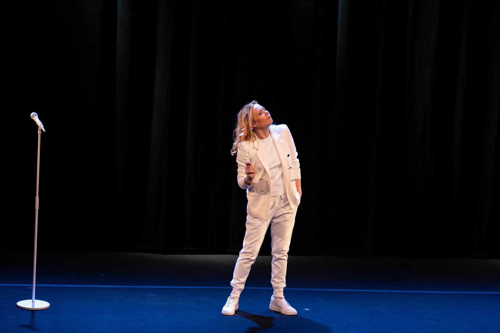 Caroline Vigneaux viendra dévoiler toutes ses vérités au Zpéhyr de Hem le samedi 28 mars (c) Justine Lephay