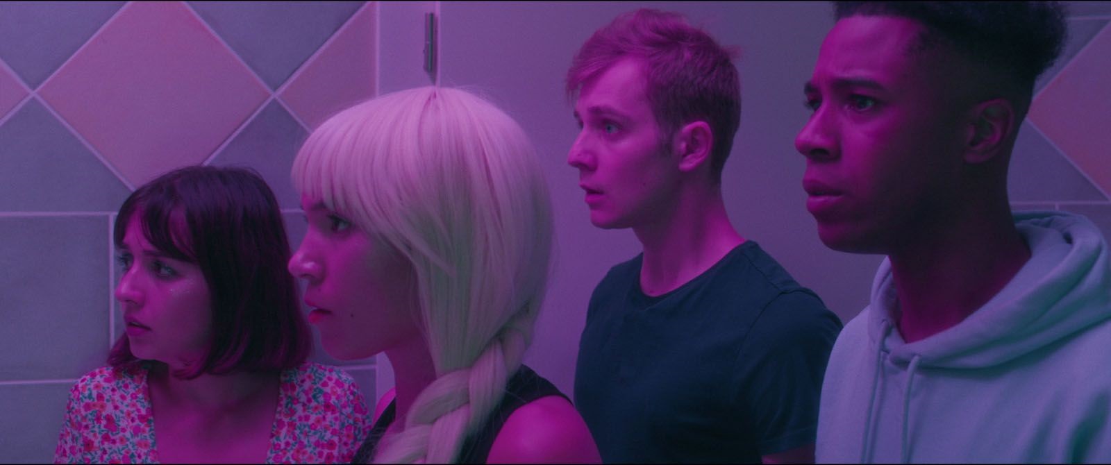 Une soirée festive qui va être riche en révélation pour ces quatre adolescents. (c) Chandelier