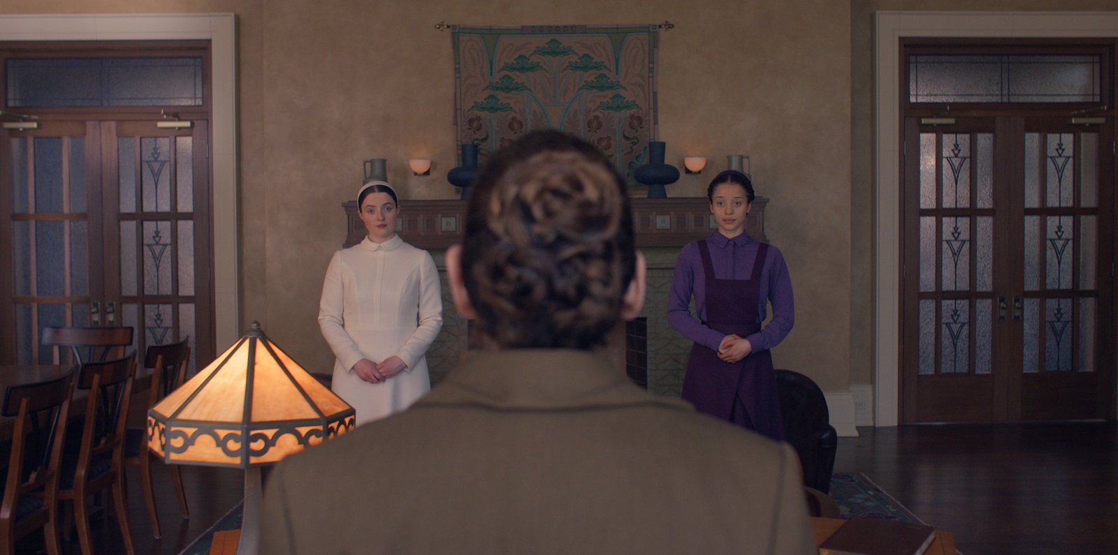 Lucy Halliday et Chase Infiniti sont les héroïnes de la série The Testaments. (c) Disney+