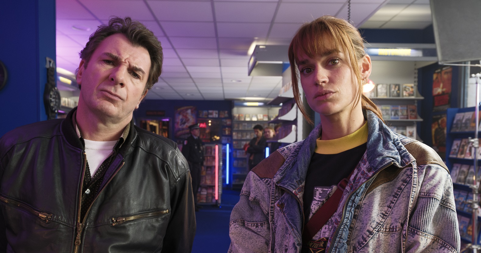 Michael Youn et Constance Gay unissent de nouveau leur talent dans la saison 2 de Flashback. (c) Nicolas Robin - Itinéraire production - TF1