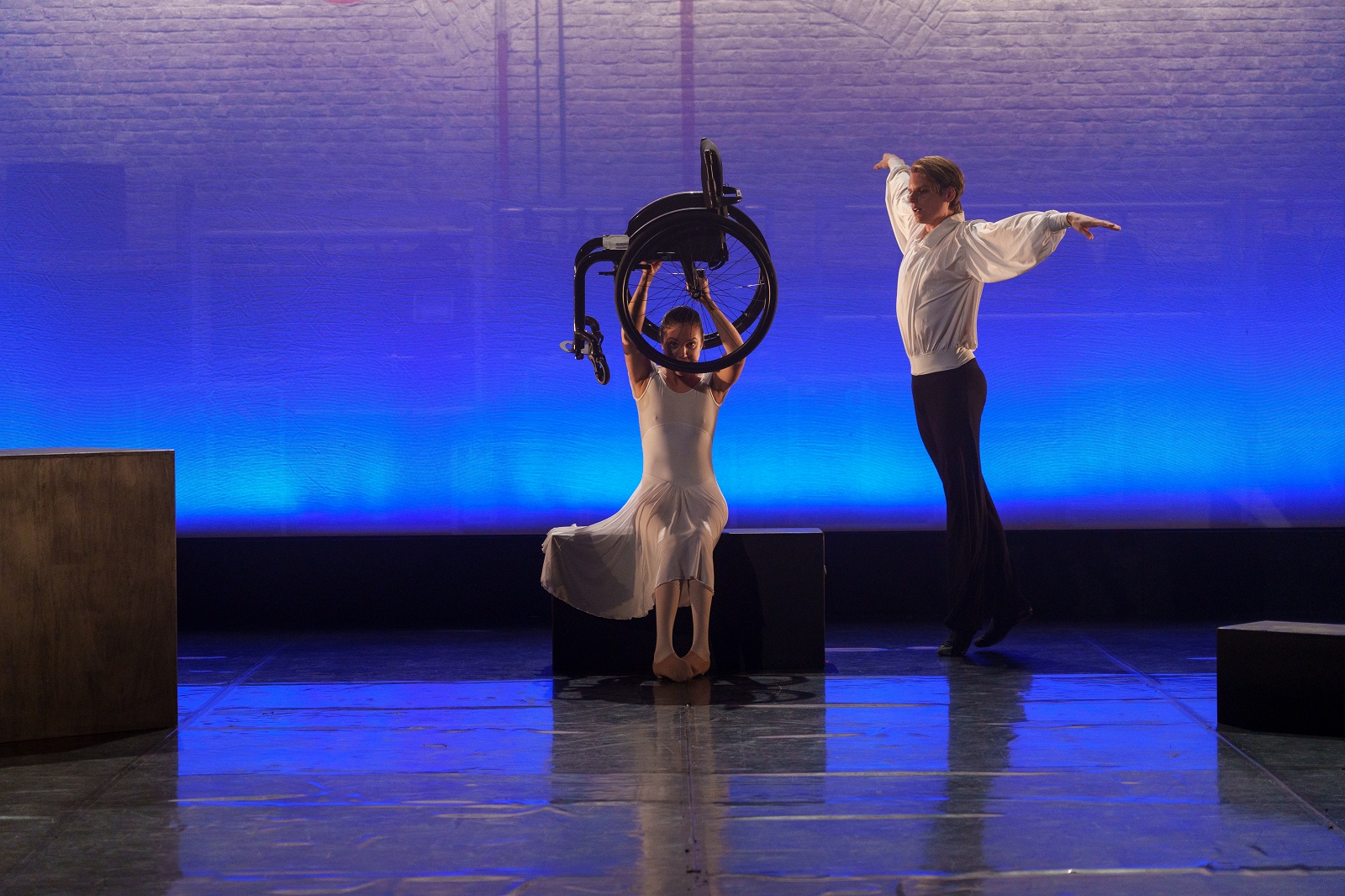 Magali Saby et Samuel Mercer, formidable couple de danseurs en fauteuil (c) Caroline Bottaro - Escazal films - France TV