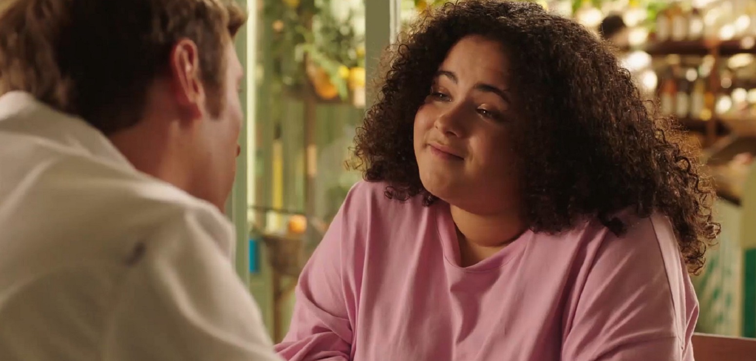 Lizzie (Juliette Mabilat) vit enfin une belle histoire d'amour dans DNA. (c) TelSète-TF1
