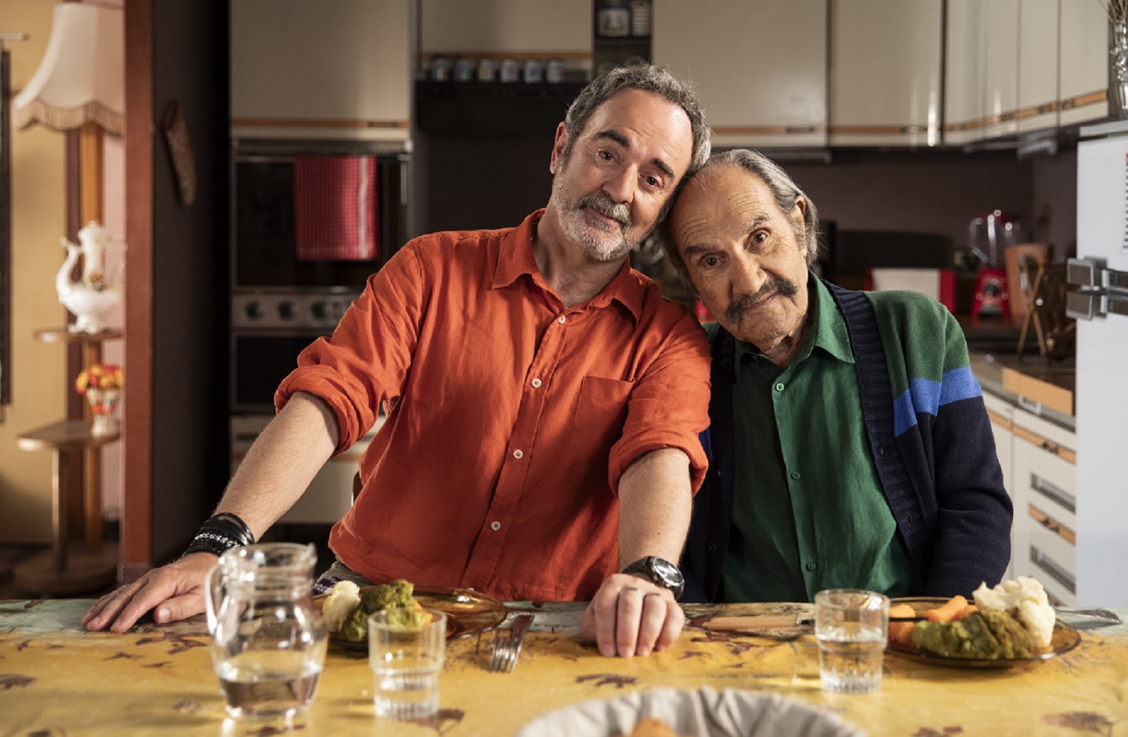 Bruno Solo a rejoint Gérard Hernandez dans Scènes de ménages.(c) Cécile Rogue-M6