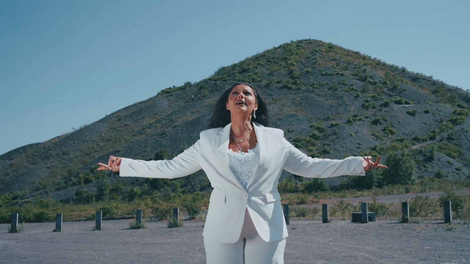 La chanteuse nordiste Laayka vient de sortir son nouveau single J'écris.(c) Phoenix Prod